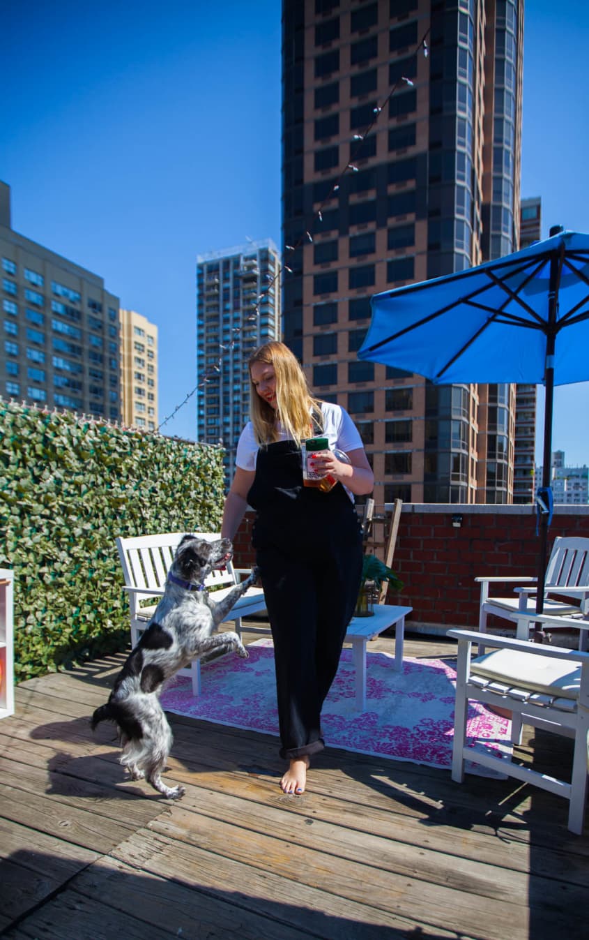 Bustle Beauty Editor Olivia Muenter's NYC Home Apartment Therapy